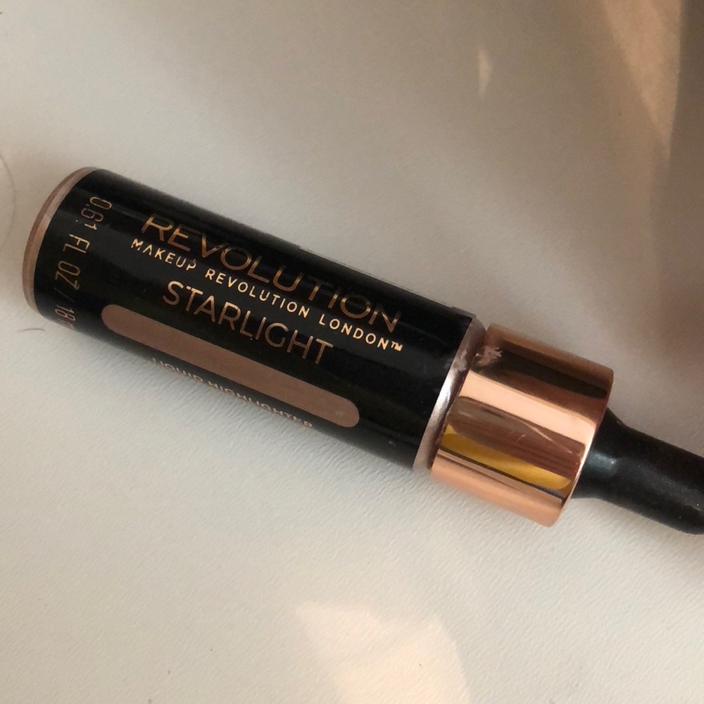 Revolution highlighter In starlight